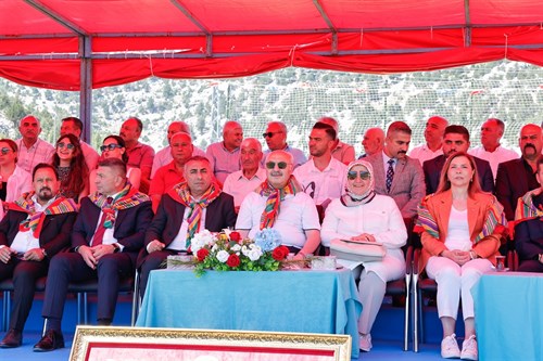 Vali Köşger 540. Geleneksel Kızıldağ Karakucak Güreşleri Öncesinde Vatandaşlarımızla Buluştu, Müsabakaları İzledi