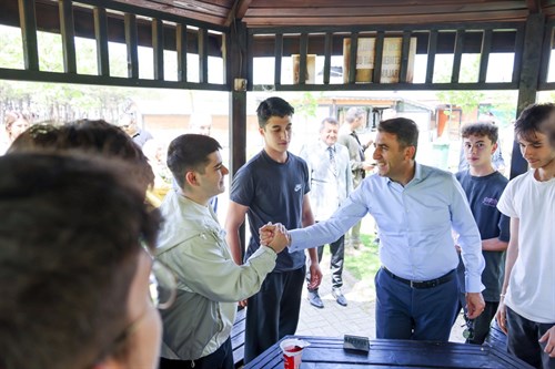 VALİ AYGÖL, YKS’YE HAZIRLANAN ÖĞRENCİLERLE BİR ARAYA GELDİ