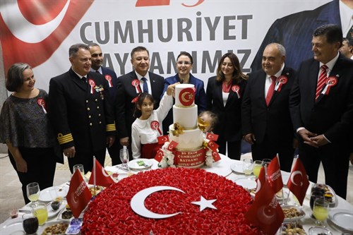 Vali Arslan’ın Ev Sahipliğinde 29 Ekim Cumhuriyet Bayramı Kabul Töreni Düzenlendi