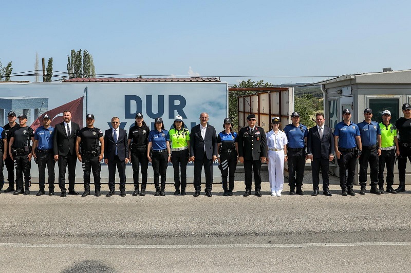 Valimiz Doç. Dr. Ömer TORAMAN Kurban Bayramı Nedeniyle Görev Başındaki Personeli Ziyaret Etti