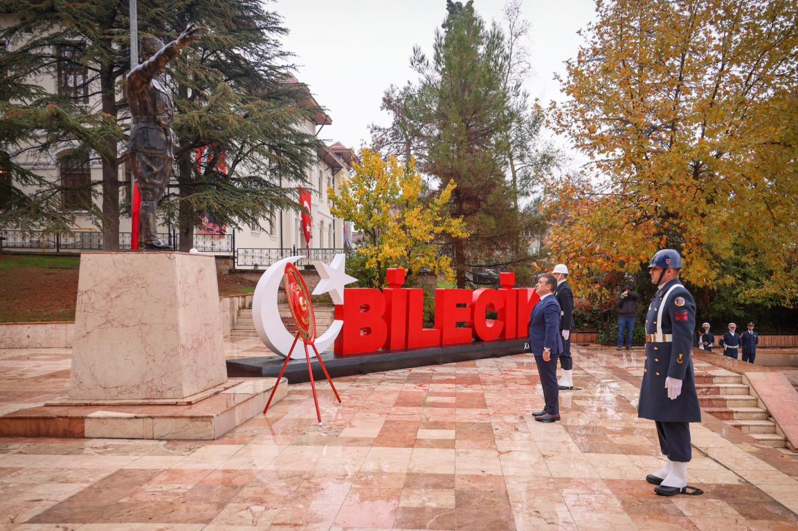 CUMHURİYETİMİZİN 102’NCİ KURULUŞ YIL DÖNÜMÜ DOLAYISIYLA CUMHURİYET MEYDANI’NDA ÇELENK SUNMA TÖRENİ DÜZENLENDİ.