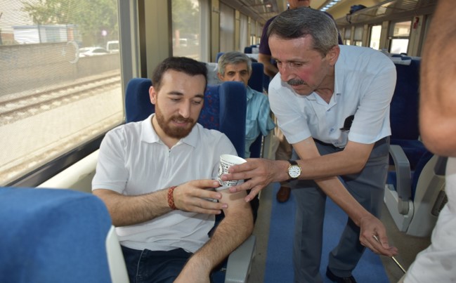 Havaların Aşırı Sıcak Geçmesinden Dolayı Demiryollarından Yolculara Ayran İkramı
