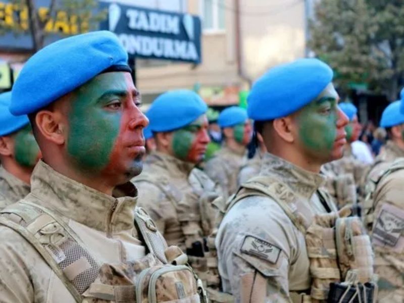 Jandarma ve Polis Zafer Bayramı’nda Gönülleri Fethetti