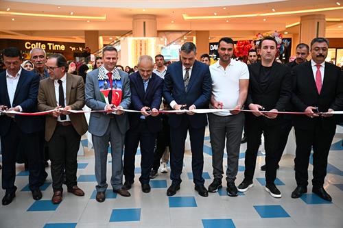 Vali Mustafa Çiftçi, Güneş Koleji’nde Geleneksel İslâm Sanatları Sergisi ve İmza Günü Programına Katıldı