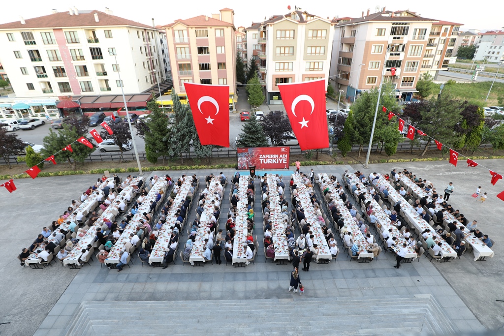 Valiliğimiz Ev Sahipliğinde Şehitlerimizin Aileleri ve Kahraman Gazilerimiz Onuruna Yemek Programı Düzenlendi
