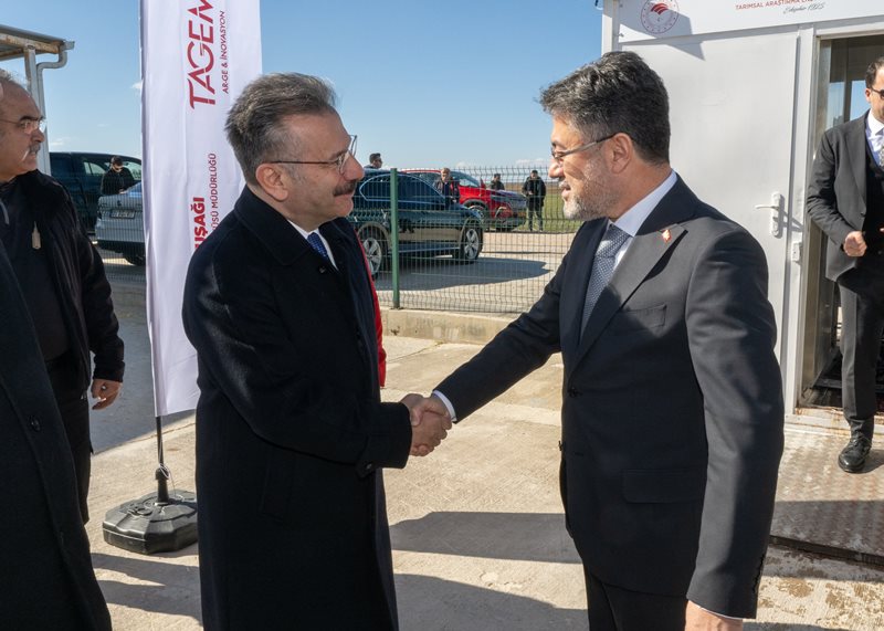 Tarım ve Orman Bakanı Sn. İbrahim Yumaklı ve Valimiz Sn. Hüseyin Aksoy, Geçit Kuşağı Tarımsal Araştırma Enstitüsü Mahmudiye Yerleşkesi'ni ziyaret etti