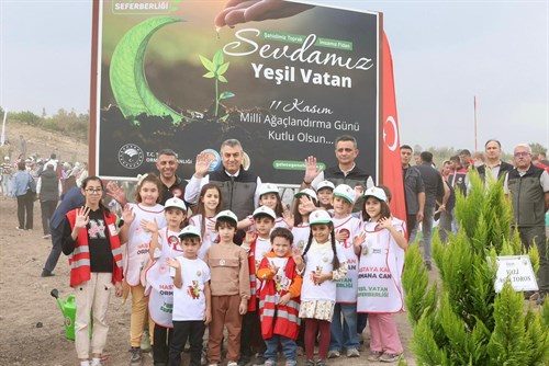 VALİMİZ SAYIN ATİLLA TOROS; “11 KASIM MİLLİ AĞAÇLANDIRMA GÜNÜ” KAPSAMINDA, MERSİN İLİMİZDE DÜZENLENEN FİDAN DİKME ETKİNLİĞE KATILDI