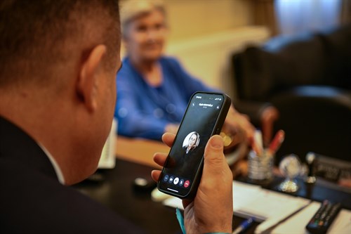 Valimiz Sayın Dr. İdris Akbıyık, Küresel Sumud Filosu’na Katılan Ayçin Kantoğlu’nu Telefonla Arayarak Desteklerini Belirtti 