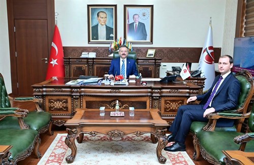 Valimiz Sayın Hüseyin Aksoy, Aile ve Sosyal Hizmetler Bakanlığı Müfetişi Ali Kemal Akmetin'i makamında kabul etti.