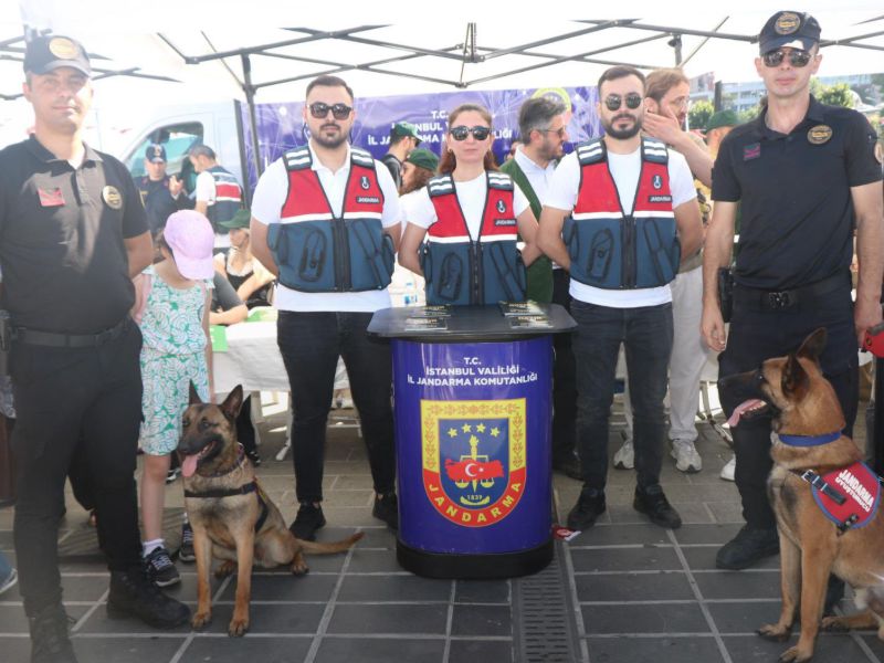 İstanbul İl Jandarma Komutanlığı’ndan 26 Haziran Uyuşturucuyla Mücadele Günü Kapsamında Bilgilendirme Faaliyeti Gerçekleştirildi