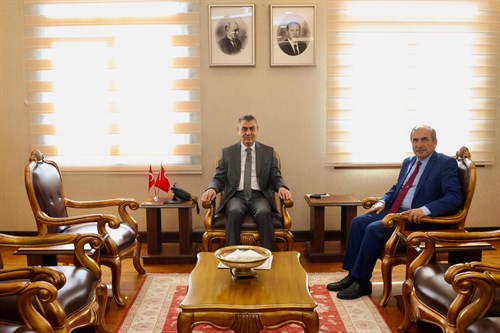 VALİMİZ SAYIN ATİLLA TOROS, ZİYARETİNE GELEN MERKEZ VALİSİ ABDULKADİR YAZICI İLE GÖRÜŞTÜ