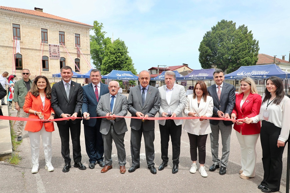 Vali Erol, Altınordu Olgunlaşma Enstitüsü’nde Sergi Açılışına Katıldı
