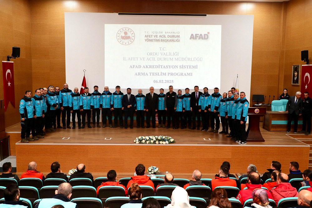 AFAD Tarafından Akredite Edilen Sivil Toplum Arama Kurtarma Ekiplerine Armaları Takıldı