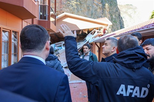 Valimiz Sayın Dr. Turan Ergün Afet Bölgesinde İncelemelerde Bulundu