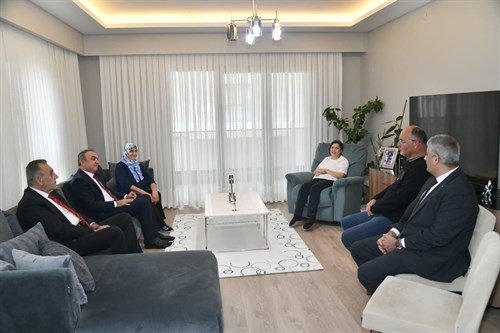 Vali Soytürk Şehit Er Tarık Korkmaz’ın Ailesini Ziyaret Etti