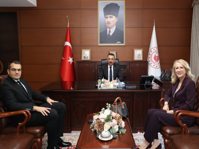 Vali Osman Hacıbektaşoğlu, Ziraat Bankası Merkez Şube Müdürü İlknur Özdemir’i Kabul Etti
