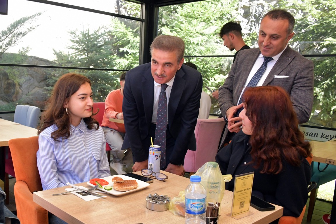Valimiz Aydın Baruş Güvenlik ve Koordinasyon Toplantısının Ardından Öğrencilerle Buluştu