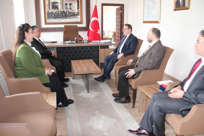 Türk Patent ve Marka Kurumu Başkanı Sayın Prof. Dr. Muhammed Zeki DURAK, Kaymakamımız Dr. İsmail Altan DEMİRAYAK’ı makamında ziyaret etti.