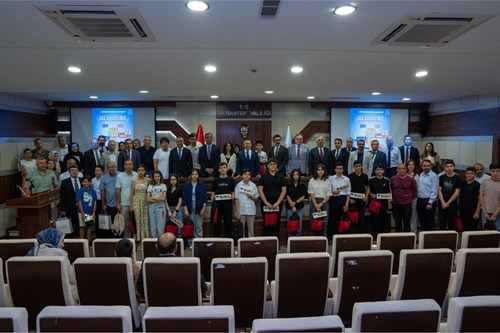 Gaziantep'te LGS'de Tam Puan Alan Öğrenciler Vali Çeber Tarafından Ödüllendirildi