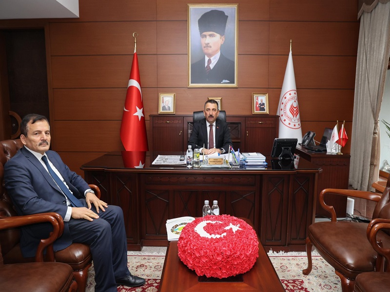 Vali Osman Hacıbektaşoğlu, Doğa Koruma ve Milli Parklar Şube Müdürü İdris Tetik’i Kabul Etti