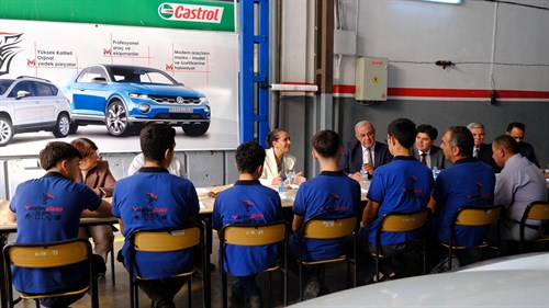 VALİ TÜLAY BAYDAR BİLGİHAN’DAN KÜÇÜK SANAYİ SİTESİ’NDE MESLEKİ EĞİTİM ZİYARETİ