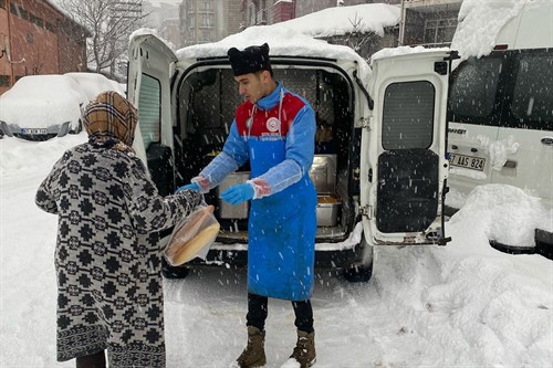 Kıymetli Büyüklerimize ve İhtiyaç Sahiplerine Vefa Hizmeti Devam Ediyor