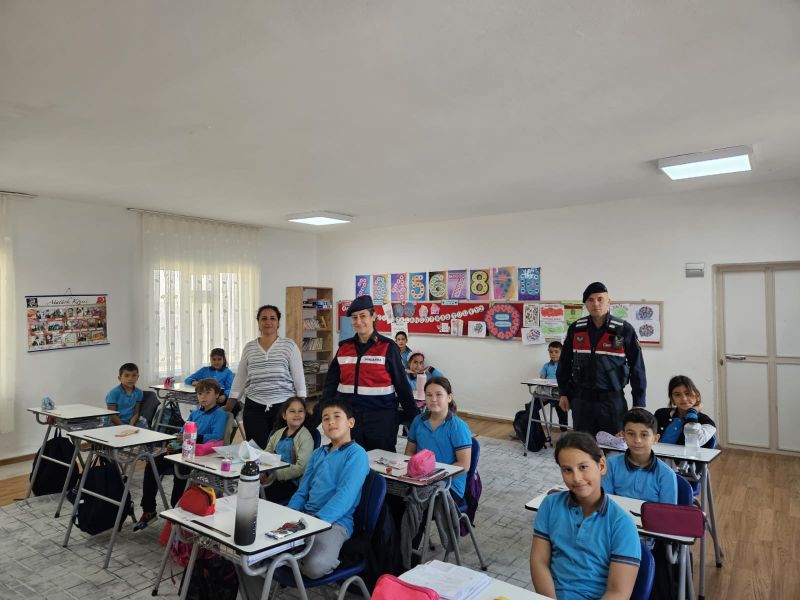 Aydın Jandarma Ekipleri, Öğrencilerle Bilgilendirme ve Tanıtım Faaliyetinde Bir Araya Geldi
