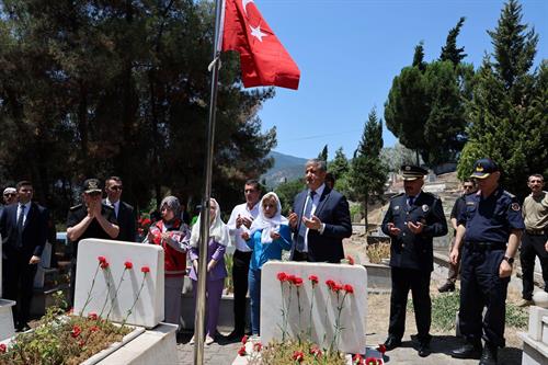 Valimiz Sayın Mustafa Yavuz, 15 Temmuz Şehidimiz Metin Arslan’ın Kabrini Ziyaret Etti.