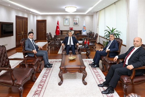 VALİMİZ SAYIN ATİLLA TOROS, ZİYARETİNE GELEN CEZA İNFAZ KURUMLARI İLE TUTUKEVLERİ İŞYURTLARI KURUMU DAİRE BAŞKANI HÜSNÜ GEZGİNCİ İLE GÖRÜŞTÜ