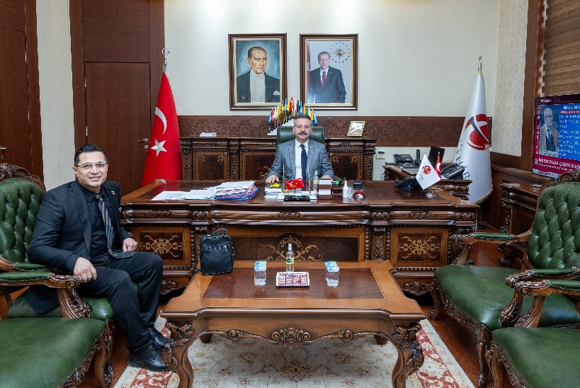 Dumlupınar Üniversitesi Finans Bölümü Başkanı Prof. Dr. Ümit Güner, Valimiz Sn. Hüseyin Aksoy'u ziyaret etti.