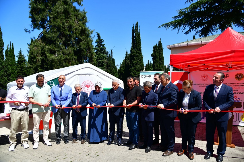 Trabzon’da “Çoban Çadırı ve Makine Ekipman Dağıtım Töreni” Vali Aziz Yıldırım’ın Katılımıyla Gerçekleştirildi
