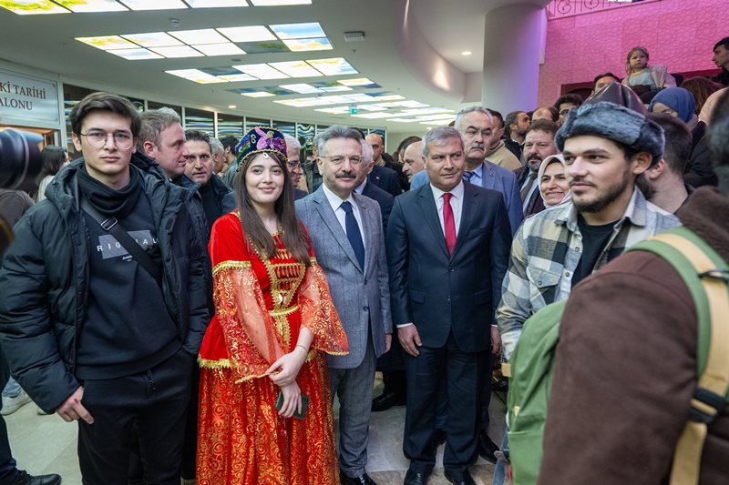 Valimiz Sayın Hüseyin Aksoy, Nevruz Bayramı etkinlikleri sonrası, ilimizdeki üniversitelerde eğitim gören uluslararası öğrencilerle iftar yaptı.