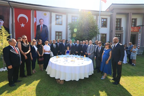Valilik Bahçesinde Bayramlaşma Programı Düzenlendi