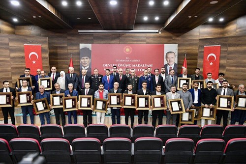 Vatan Kahramanlarına Devlet Övünç Madalyası