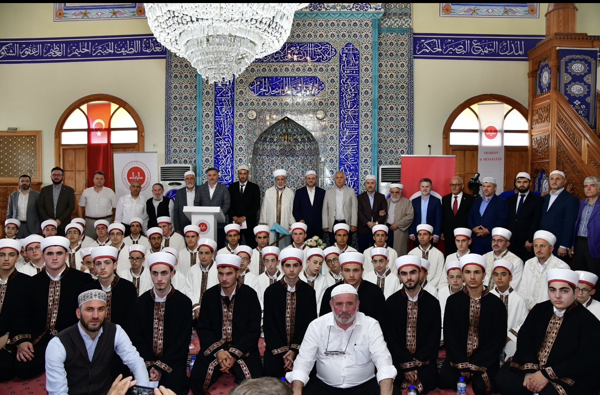 Vali Aziz Yıldırım, Yeşilyalı Merkez Kur’an Kursu’nda Düzenlenen İcazet Merasimine Katıldı