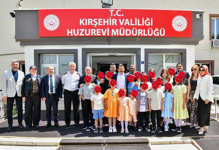 Valimiz Bayramda Huzurevini Ziyaret Etti
