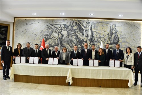 Hayırsever Mahmut Erdemoğlu Tarafından 16 Derslikli Tarım Mesleki Ve Teknik Anadolu Lisesi protokolü imzalandı