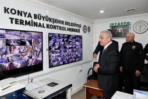 Valimiz İbrahim Akın, Kurban Bayramı Öncesi Konya Şehirler Arası Otobüs Terminali’nde Bayram Tedbirlerini İnceledi