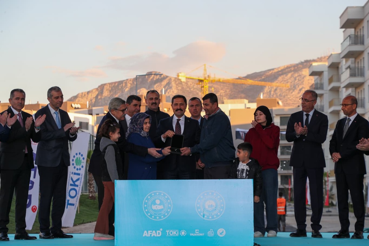 Asrın İnşasında 350 Bininci Afet Konutu Kura Çekimi ve Anahtar Teslim Töreni Gerçekleştirildi.