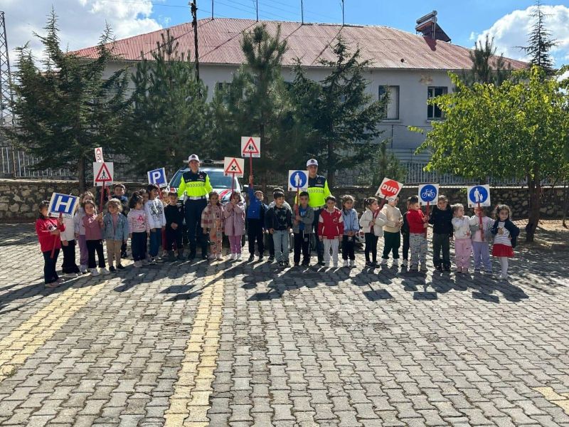 Tunceli İl Jandarma Komutanlığı Tarafından Güvenlik Eğitimi Faaliyetleri Gerçekleştirildi