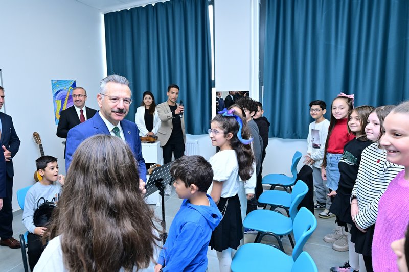 Valimiz Sayın Hüseyin Aksoy, Yeni Eğitim Yapılarının Açılışını Gerçekleştirerek Öğrencilerle Bir Araya Geldi