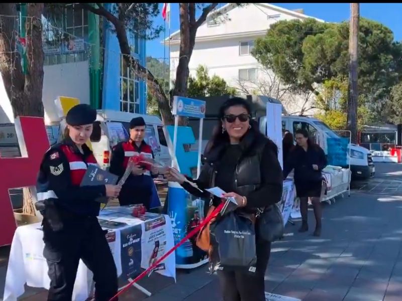 Fethiye Emniyet Müdürlüğü ve İlçe Jandarma Komutanlığınca 8 Mart Dünya Kadınlar Gününe Yönelik Farkındalık Etkinliği Gerçekleştirildi