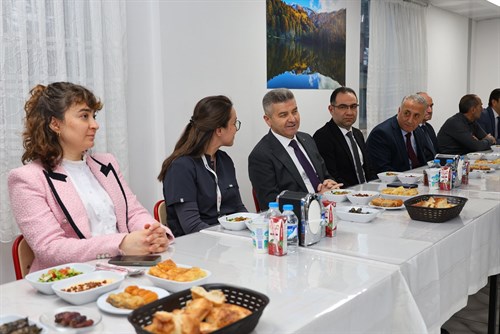 Valimiz Sayın Dr. Turan Ergün, 14 Mart Tıp Bayramı'nda Sağlık Çalışanlarıyla İftarda Buluştu