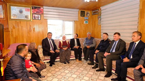 VALİ TÜLAY BAYDAR BİLGİHAN, AİLE ZİYARETLERİ KAPSAMINDA ANLAMLI ZİYARETLERDE BULUNDU