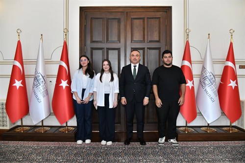 Vali Soytürk Stajyer Öğrencileri Makamında Kabul Etti