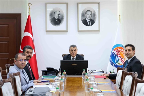 VALİMİZ SAYIN ATİLLA TOROS BAŞKANLIĞINDA, MEVSİMLİK TARIM İŞÇİLERİ İZLEME KURULU TOPLANTISI GERÇEKLEŞTİRİLDİ
