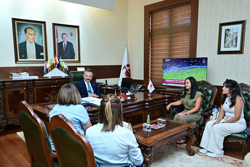 ESKANDER Yönetim Kurulu Başkanı Prof. Dr. Zeynep Canan Özdemir ve Yönetim Kurulu Üyeleri Valimiz Sayın Hüseyin Aksoy’u ziyaret etti.