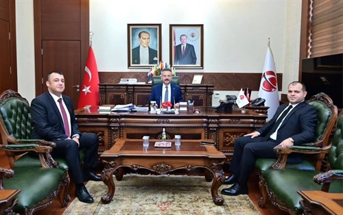 Halkbank Eskişehir Bölge Müdürü Veysi Büdün ve Halkbank Eskişehir Şube Müdürü Levent Kaya Valimiz Sayın Hüseyin Aksoy’u ziyaret etti.