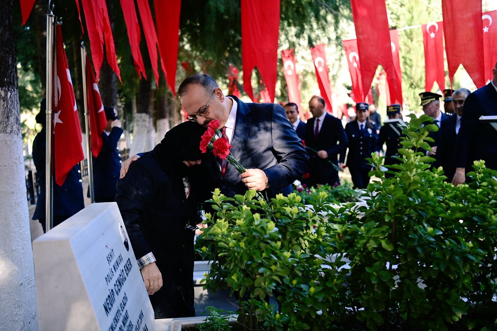 Aydın'da 18 Mart Çanakkale Zaferinin 110.Yıldönümü ve Şehitler Günü Düzenlenen Etkinliklerle Anıldı