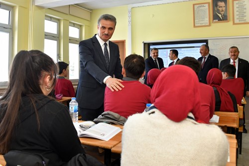 Vali Baruş, Kelkit’te öğrencilerle buluştu